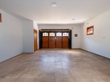 CASA DE 3 DORMITORIOS CON COCHERA EN VILLA AMELIA