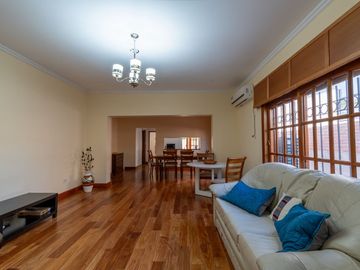 CASA DE 3 DORMITORIOS CON COCHERA EN VILLA AMELIA