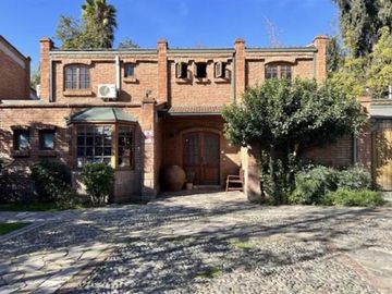 Casa en venta  en LA REINA
