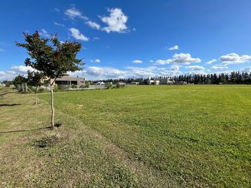 VENTA DE LOTE EN BARRIO MATISSE LOS CARDALES