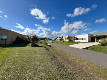 VENTA DE LOTE EN BARRIO MATISSE LOS CARDALES