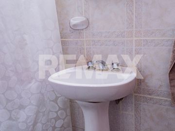 VENTA DE CASA + DTO , SANTA CRUZ 274 , NEUQUEN