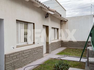 VENTA DE CASA + DTO , SANTA CRUZ 274 , NEUQUEN