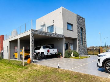 CASA MAS DOS LOTES BARRIO LAGUNA AZUL APTO CREDITO
