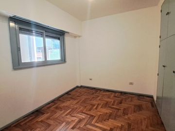 Venta Dos Ambientes   Saavedra sobre Plaza 3900