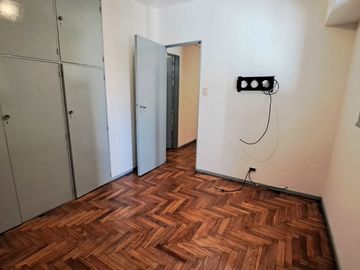 Venta Dos Ambientes   Saavedra sobre Plaza 3900