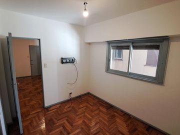 Venta Dos Ambientes   Saavedra sobre Plaza 3900