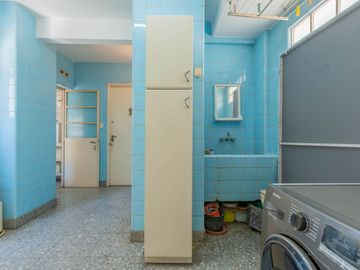 VENTA DEPTO DE 4 AMB CON DEPEND DE SERV Y COCHERA