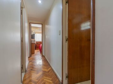 VENTA DEPTO DE 4 AMB CON DEPEND DE SERV Y COCHERA