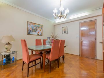 VENTA DEPTO DE 4 AMB CON DEPEND DE SERV Y COCHERA