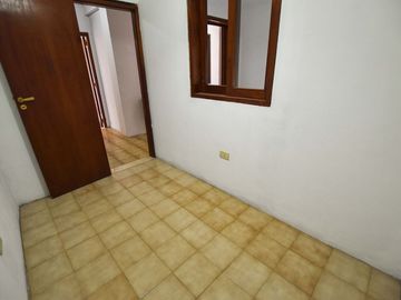 VENTA CASA TRES DORMITORIOS - COCHERA - ECHESORTU