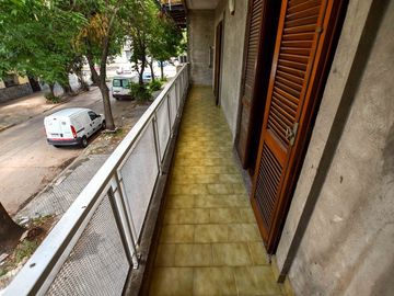 VENTA CASA TRES DORMITORIOS - COCHERA - ECHESORTU