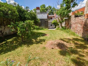 VENTA CASA TRES DORMITORIOS - COCHERA - ECHESORTU