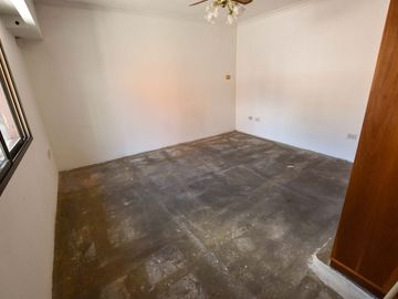 VENTA CASA TRES DORMITORIOS - COCHERA - ECHESORTU