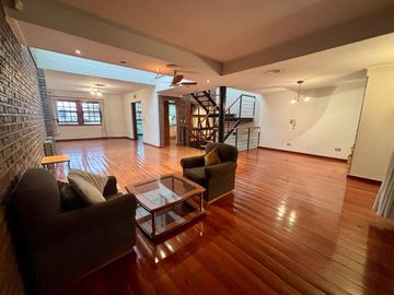 CASA EN VENTA 3 DORMITORIOS + ESTUDIO PATIO ABASTO