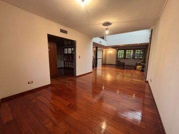 CASA EN VENTA 3 DORMITORIOS + ESTUDIO PATIO ABASTO