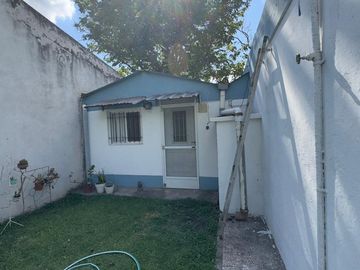 CASA EN VENTA 2 DORMITORIOS CON PILETA ALVAREZ
