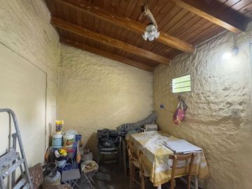 CASA EN VENTA 2 DORMITORIOS CON PILETA ALVAREZ
