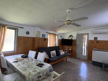CASA EN VENTA 2 DORMITORIOS CON PILETA ALVAREZ