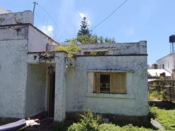VENTA CASA 3 DORMITORIOS A RECICLAR EN LA FLORIDA