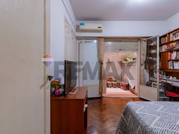 Venta depto semi piso 3 amb con patio Villa Crespo
