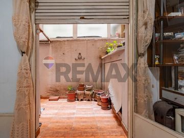 Venta depto semi piso 3 amb con patio Villa Crespo
