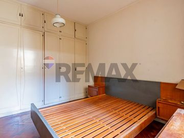 Venta depto semi piso 3 amb con patio Villa Crespo