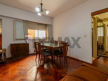 Venta depto semi piso 3 amb con patio Villa Crespo