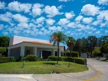 Casa en renta semiamueblada de 1 piso en Club de Golf Santa Anita, Tlajomulco