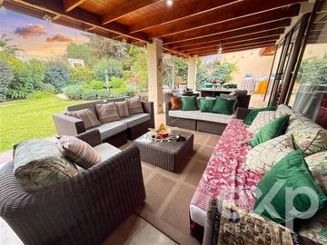 Casa en Venta en PRECIOSA CASA NO PERIMETRAL EN EL CORAZÓN DE CHAMISERO