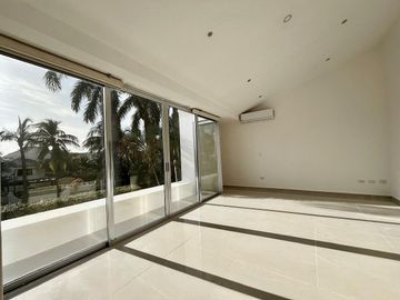 Casa 3 recamaras en Isla Alegre dentro de Isla Dorada 420m2