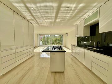 Casa 3 recamaras en Isla Alegre dentro de Isla Dorada 420m2