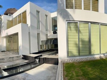 Casa 3 recamaras en Isla Alegre dentro de Isla Dorada 420m2