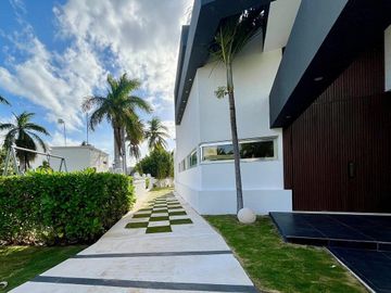 Casa 3 recamaras en Isla Alegre dentro de Isla Dorada 420m2