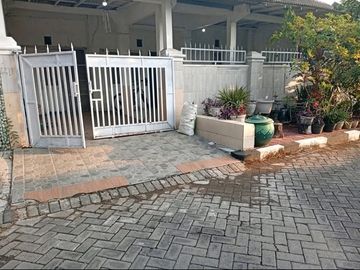 DISEWAKAN RUMAH DI SURYA ASRI SIDOARJO