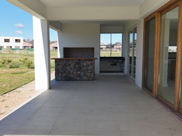 VENTA EXCLUSIVA CASA - A ESTRENAR - PILARÁ
