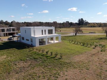 VENTA EXCLUSIVA CASA - A ESTRENAR - PILARÁ