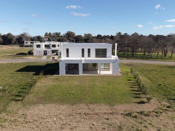 VENTA EXCLUSIVA CASA - A ESTRENAR - PILARÁ