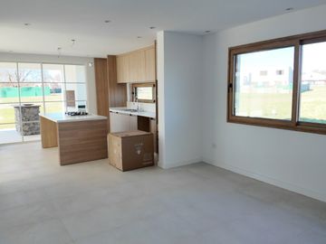 VENTA EXCLUSIVA CASA - A ESTRENAR - PILARÁ