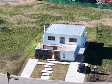 VENTA EXCLUSIVA CASA - A ESTRENAR - PILARÁ