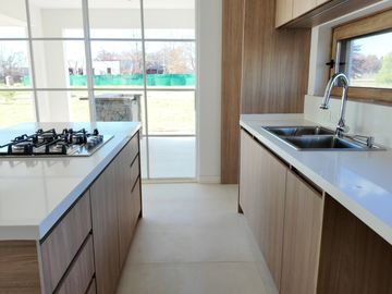 VENTA EXCLUSIVA CASA - A ESTRENAR - PILARÁ