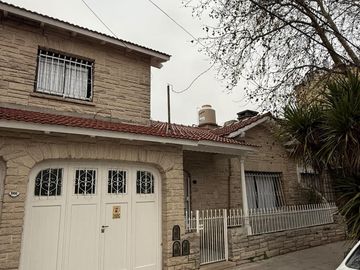 Chalet en PH  en dos plantas con garage -  Pompeya