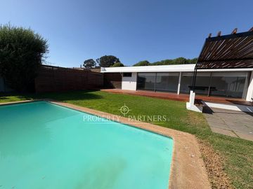 Casa en Mantagua , amplio patio con  quincho, y sala multiuso independiente