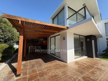Casa en Mantagua , amplio patio con  quincho, y sala multiuso independiente