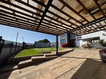 Casa en Mantagua , amplio patio con  quincho, y sala multiuso independiente