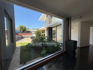 Casa en Mantagua , amplio patio con  quincho, y sala multiuso independiente