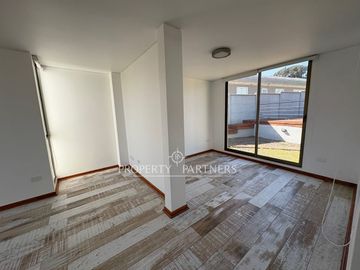 Casa en Mantagua , amplio patio con  quincho, y sala multiuso independiente