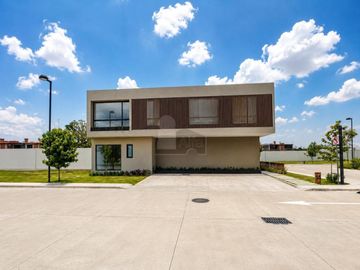 Casa en Venta en La Providencia Metepec | 4 Recámaras, 4 Estacionamientos y Acabados Premium