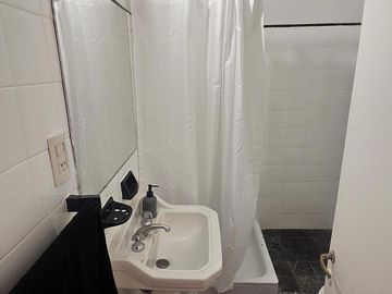 Hermoso estudio para alquiler comercial. Apto oficina, consultorio u otro uso.