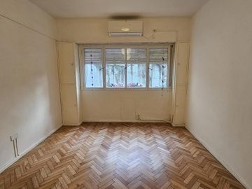 Hermoso estudio para alquiler comercial. Apto oficina, consultorio u otro uso.